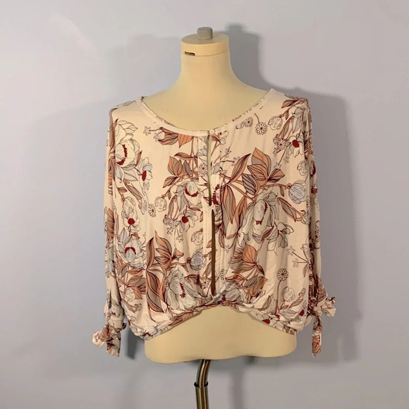Free People Keepin on printed tee size small floral boho semi open front white - Picture 2 of 9